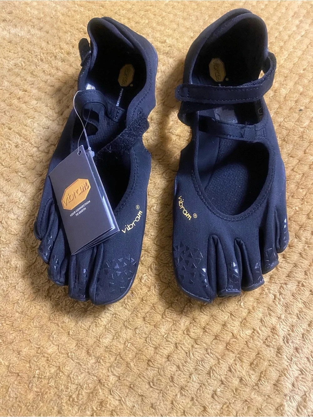 Vibram Adult FiveFingers Black Toe Sneakers with Strap women’s size 8 1/2 - 9